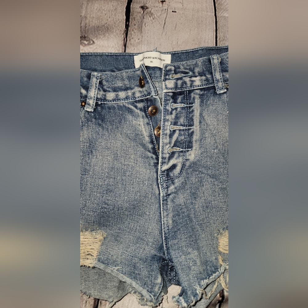 Shorts - Picture 3 of 5